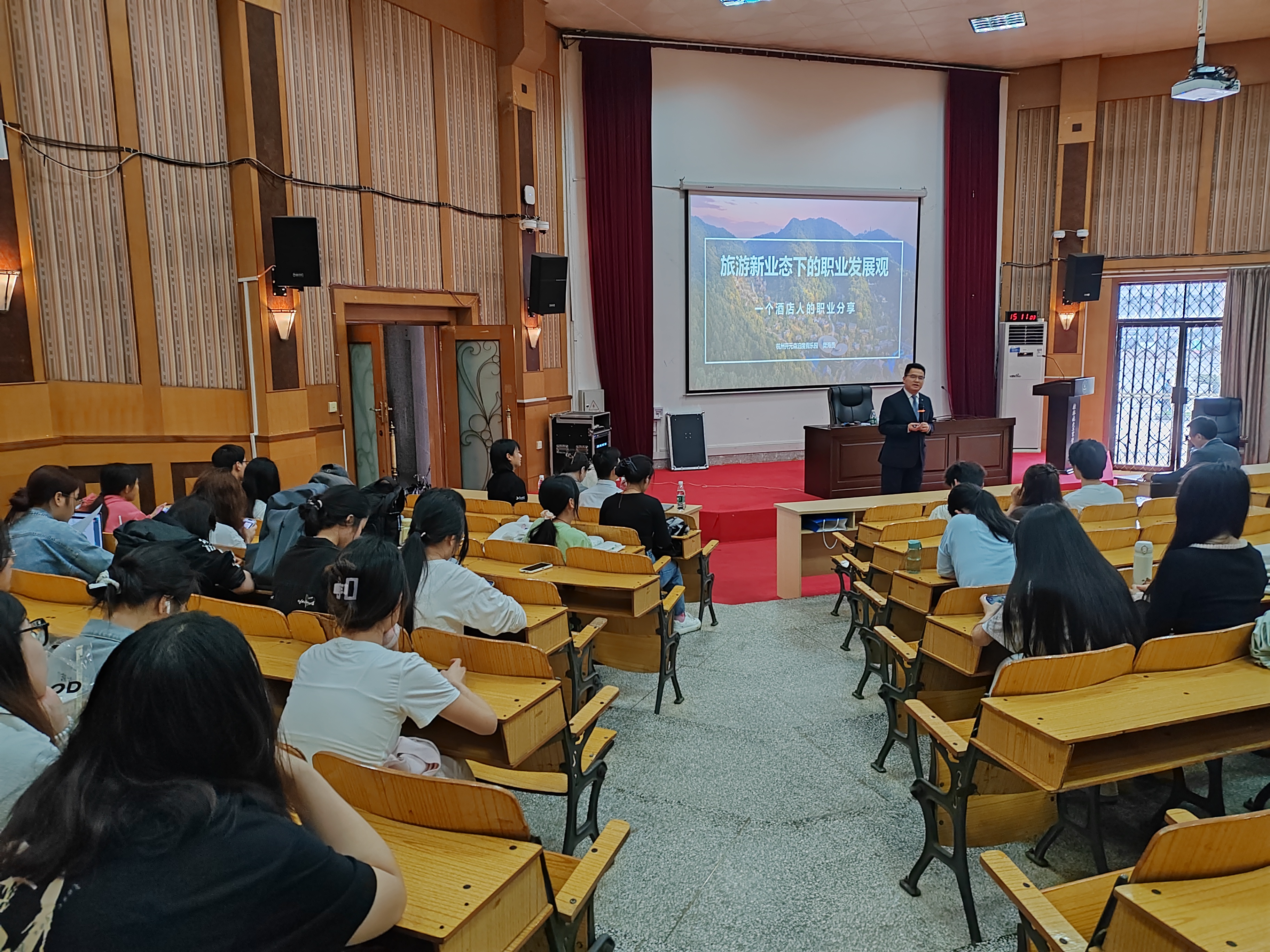学院邀请企业导师到桂航大讲坛开展专题讲座-航空服务与旅游管理学院